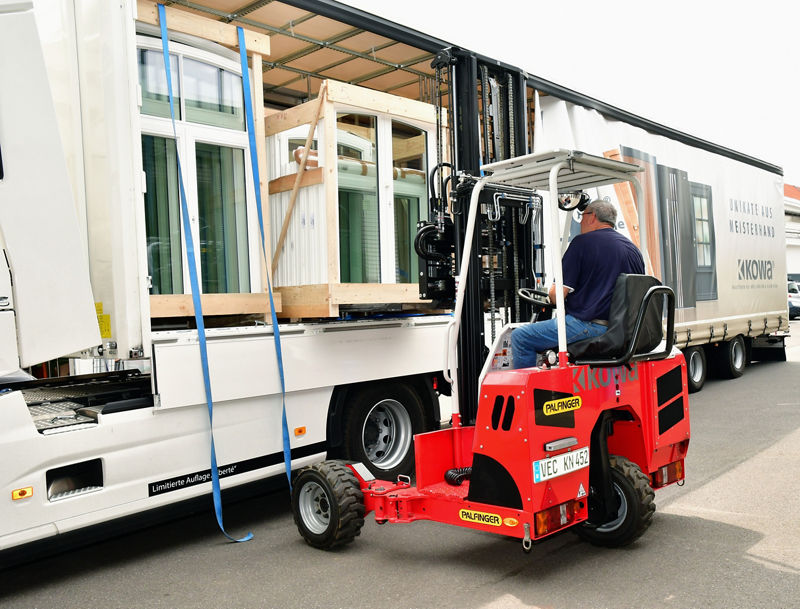 Perfekte Lösung für Sondertransporte - der PALFINGER Mitnahmestapler